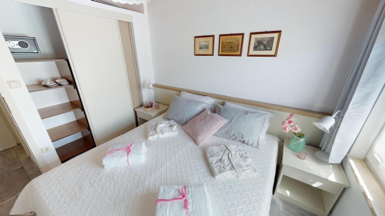 Lara Deluxe Superior 5 Star Apartment, Your Piece Of Heaven By The Sea & Park Novigrad Istria Exteriör bild