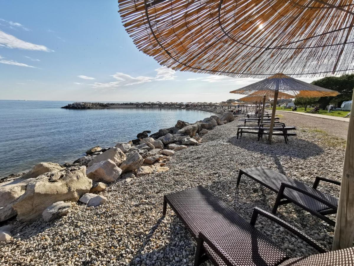 Lara Deluxe Superior 5 Star Apartment, Your Piece Of Heaven By The Sea & Park Novigrad Istria Exteriör bild